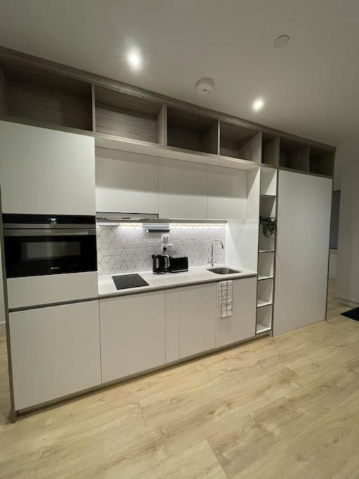 Luxx Apartment & Suites, London Heathrow Airport, Terminal 4, Piccadilly Underground Train Station Nearby! Χίλινγκτον Εξωτερικό φωτογραφία