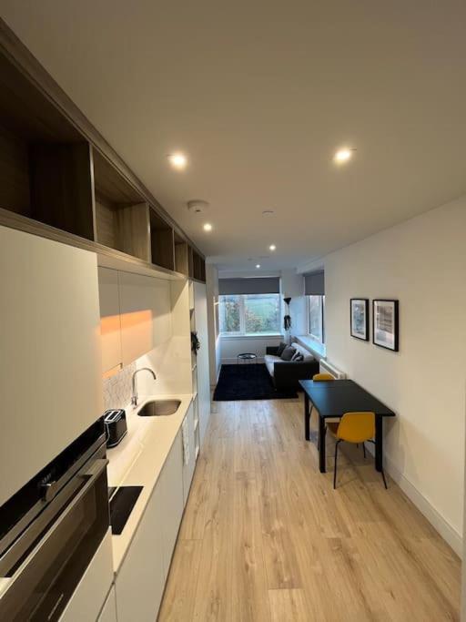 Luxx Apartment & Suites, London Heathrow Airport, Terminal 4, Piccadilly Underground Train Station Nearby! Χίλινγκτον Εξωτερικό φωτογραφία