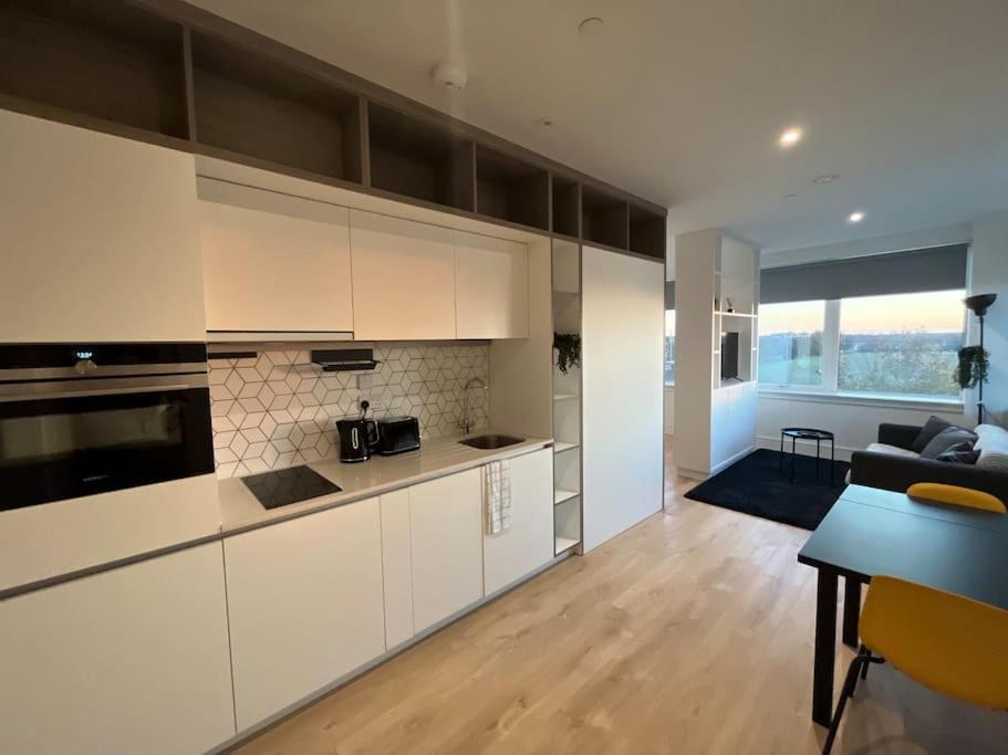 Luxx Apartment & Suites, London Heathrow Airport, Terminal 4, Piccadilly Underground Train Station Nearby! Χίλινγκτον Εξωτερικό φωτογραφία