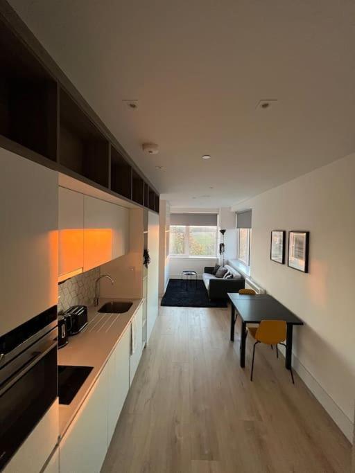 Luxx Apartment & Suites, London Heathrow Airport, Terminal 4, Piccadilly Underground Train Station Nearby! Χίλινγκτον Εξωτερικό φωτογραφία
