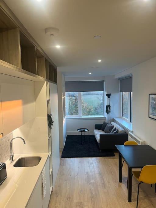 Luxx Apartment & Suites, London Heathrow Airport, Terminal 4, Piccadilly Underground Train Station Nearby! Χίλινγκτον Εξωτερικό φωτογραφία