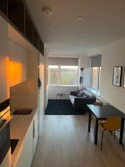 Luxx Apartment & Suites, London Heathrow Airport, Terminal 4, Piccadilly Underground Train Station Nearby! Χίλινγκτον Εξωτερικό φωτογραφία