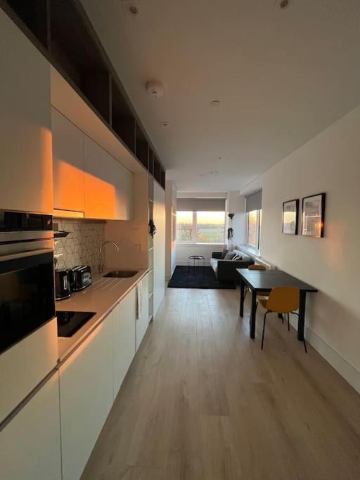 Luxx Apartment & Suites, London Heathrow Airport, Terminal 4, Piccadilly Underground Train Station Nearby! Χίλινγκτον Εξωτερικό φωτογραφία