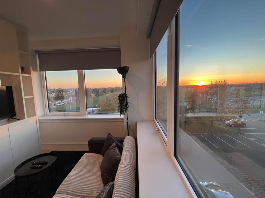 Luxx Apartment & Suites, London Heathrow Airport, Terminal 4, Piccadilly Underground Train Station Nearby! Χίλινγκτον Εξωτερικό φωτογραφία