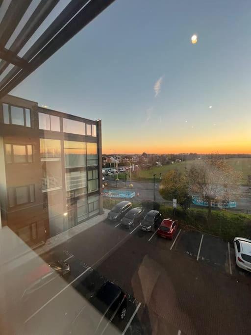 Luxx Apartment & Suites, London Heathrow Airport, Terminal 4, Piccadilly Underground Train Station Nearby! Χίλινγκτον Εξωτερικό φωτογραφία