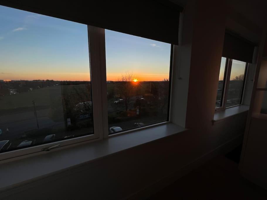 Luxx Apartment & Suites, London Heathrow Airport, Terminal 4, Piccadilly Underground Train Station Nearby! Χίλινγκτον Εξωτερικό φωτογραφία