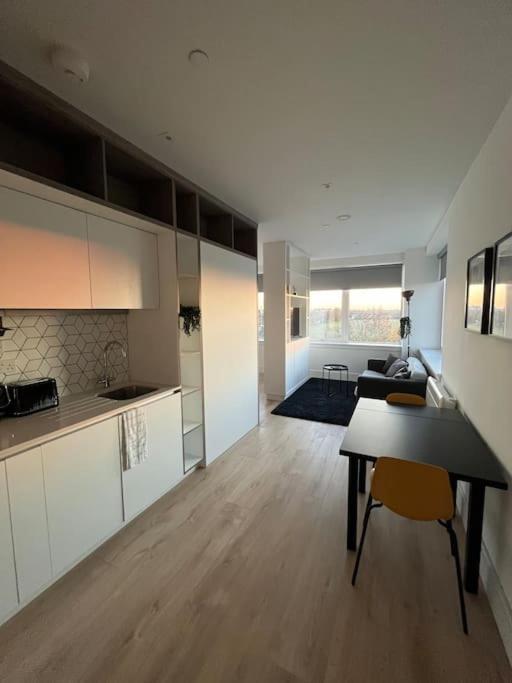Luxx Apartment & Suites, London Heathrow Airport, Terminal 4, Piccadilly Underground Train Station Nearby! Χίλινγκτον Εξωτερικό φωτογραφία