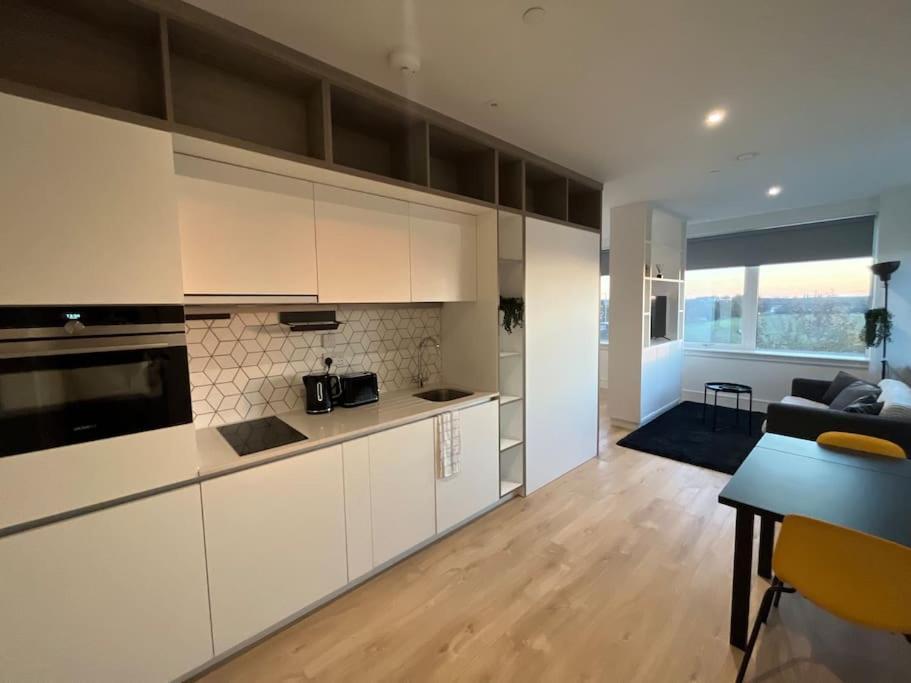 Luxx Apartment & Suites, London Heathrow Airport, Terminal 4, Piccadilly Underground Train Station Nearby! Χίλινγκτον Εξωτερικό φωτογραφία