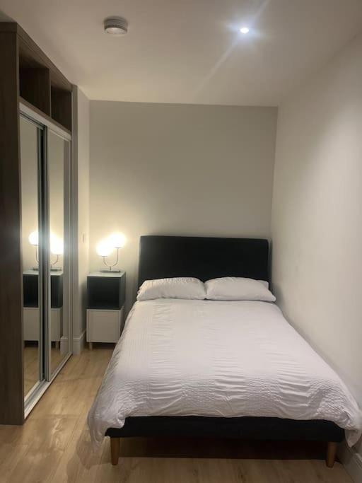 Luxx Apartment & Suites, London Heathrow Airport, Terminal 4, Piccadilly Underground Train Station Nearby! Χίλινγκτον Εξωτερικό φωτογραφία