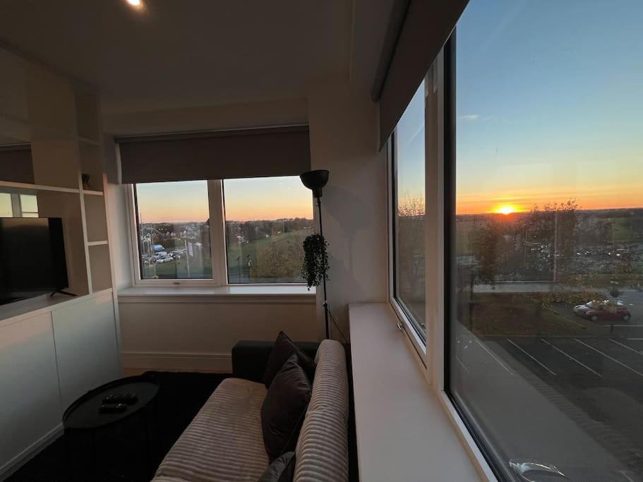 Luxx Apartment & Suites, London Heathrow Airport, Terminal 4, Piccadilly Underground Train Station Nearby! Χίλινγκτον Εξωτερικό φωτογραφία