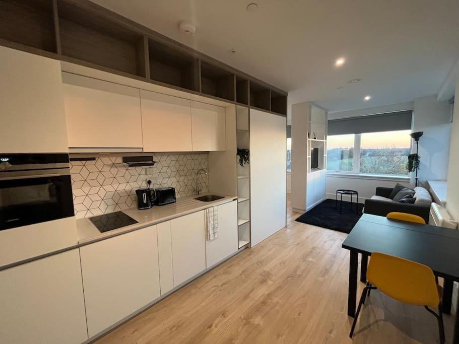 Luxx Apartment & Suites, London Heathrow Airport, Terminal 4, Piccadilly Underground Train Station Nearby! Χίλινγκτον Εξωτερικό φωτογραφία