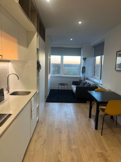 Luxx Apartment & Suites, London Heathrow Airport, Terminal 4, Piccadilly Underground Train Station Nearby! Χίλινγκτον Εξωτερικό φωτογραφία