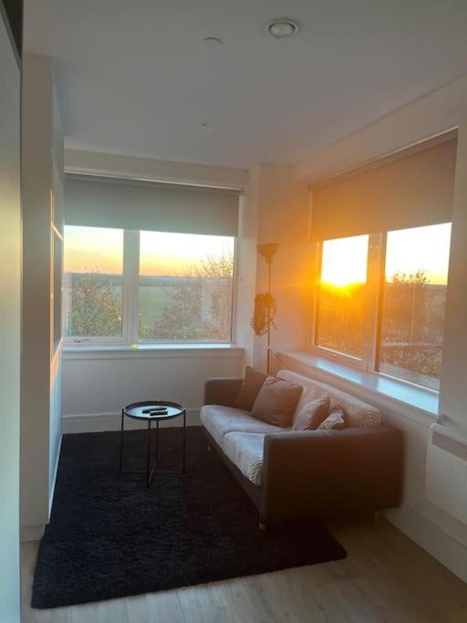 Luxx Apartment & Suites, London Heathrow Airport, Terminal 4, Piccadilly Underground Train Station Nearby! Χίλινγκτον Εξωτερικό φωτογραφία