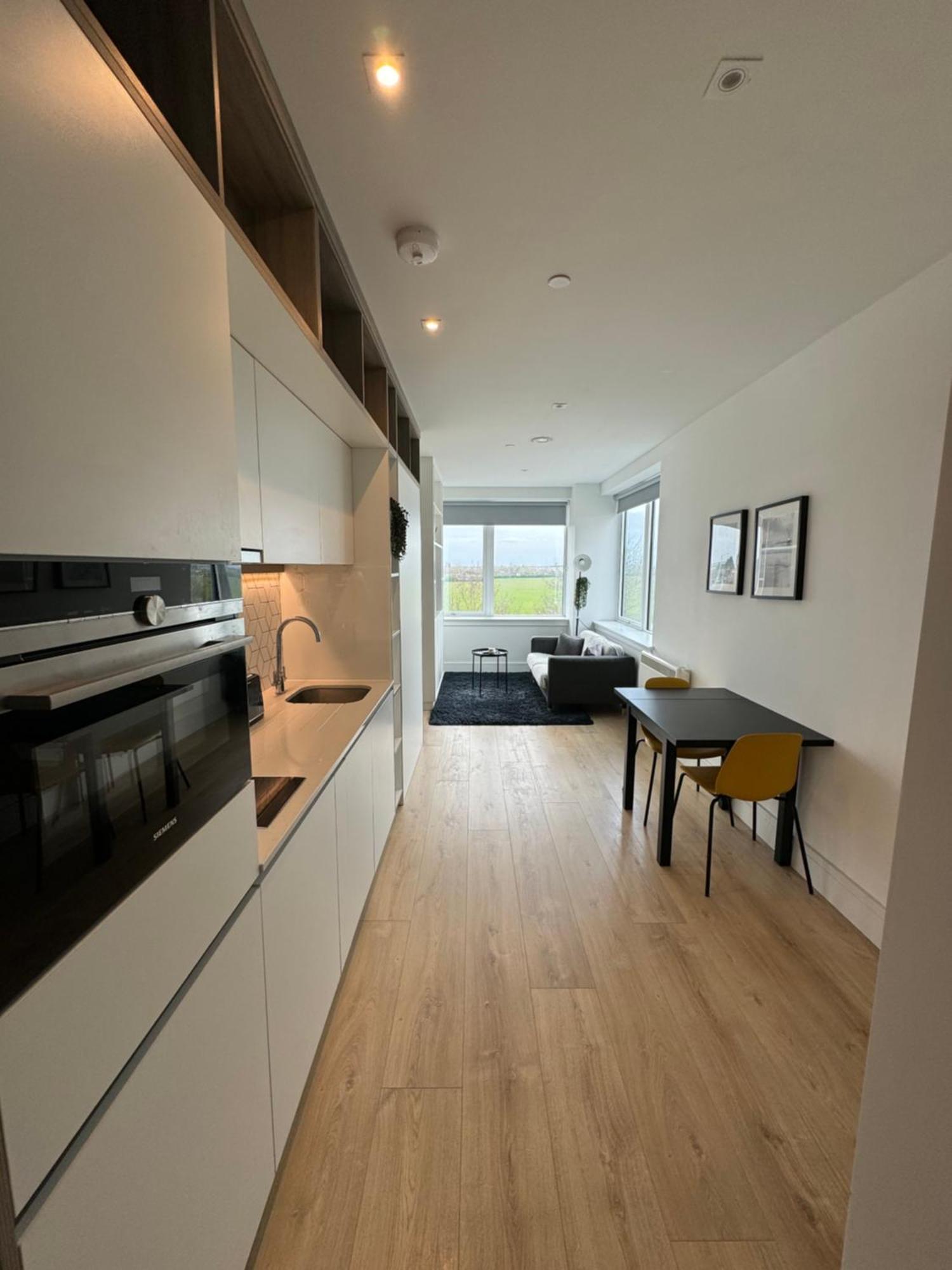 Luxx Apartment & Suites, London Heathrow Airport, Terminal 4, Piccadilly Underground Train Station Nearby! Χίλινγκτον Εξωτερικό φωτογραφία