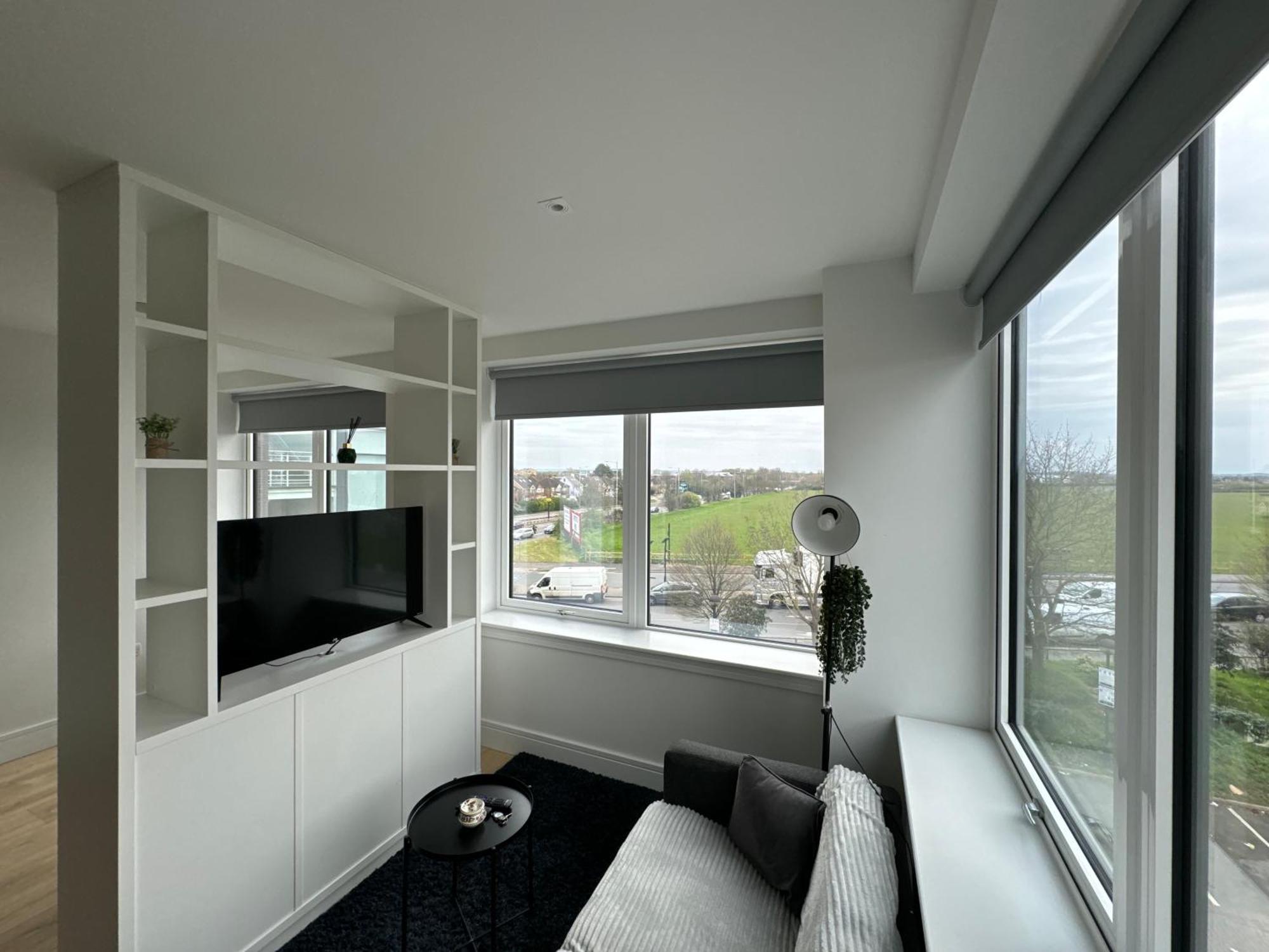 Luxx Apartment & Suites, London Heathrow Airport, Terminal 4, Piccadilly Underground Train Station Nearby! Χίλινγκτον Εξωτερικό φωτογραφία