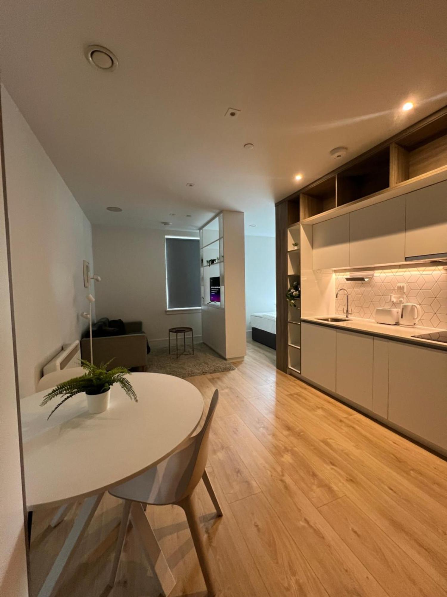 Luxx Apartment & Suites, London Heathrow Airport, Terminal 4, Piccadilly Underground Train Station Nearby! Χίλινγκτον Εξωτερικό φωτογραφία